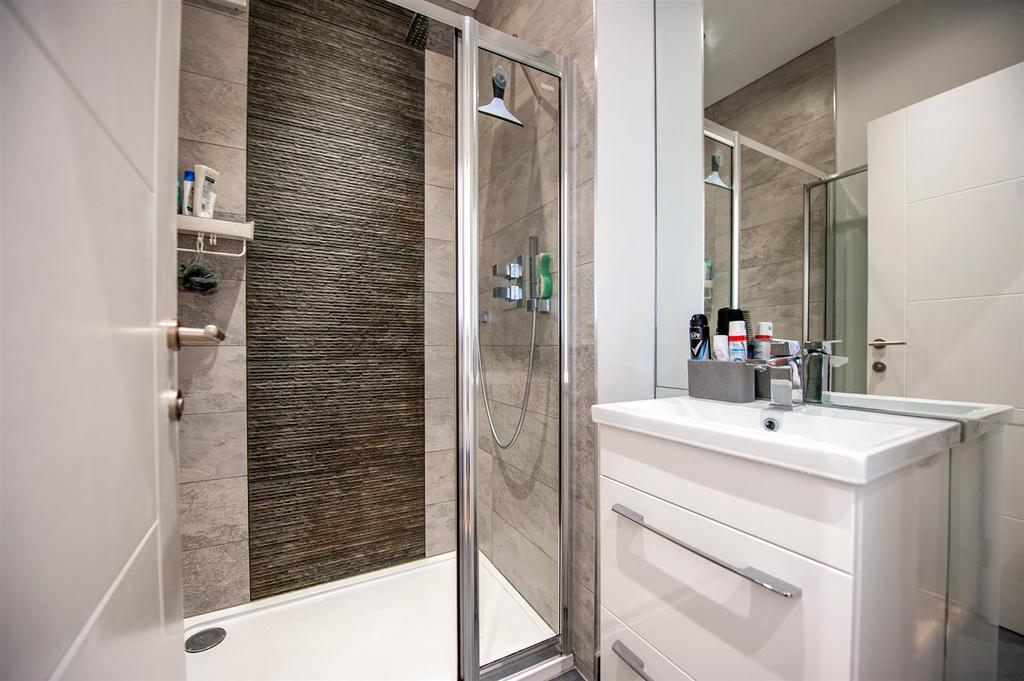 Shower Room.jpg