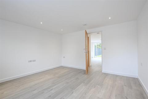 20a Pool Road, West Molesey, KT8 2HE