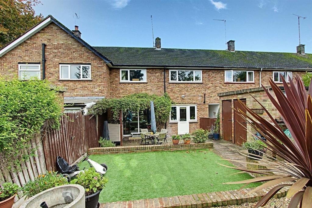 Goldfield Road, Tring 3 bed terraced house £415,000
