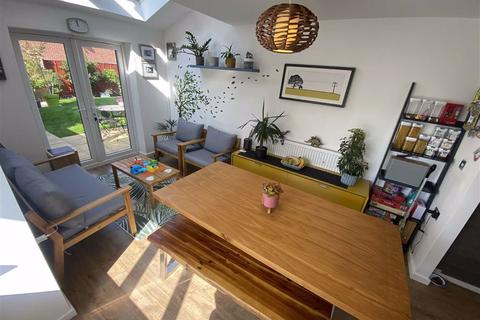 7 Neptune Close, Salford, M7 1AX