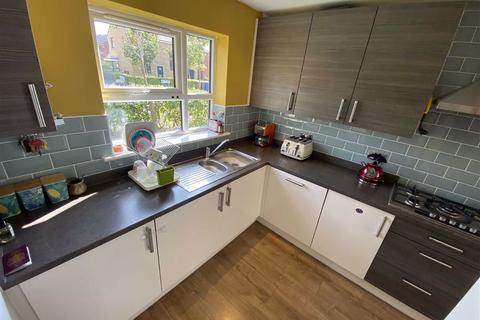 7 Neptune Close, Salford, M7 1AX