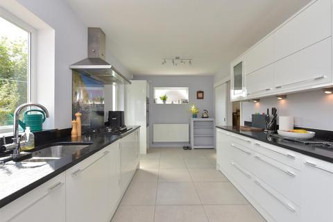 28 Gleneagles Drive, Sutton Coldfield, B75 6UN