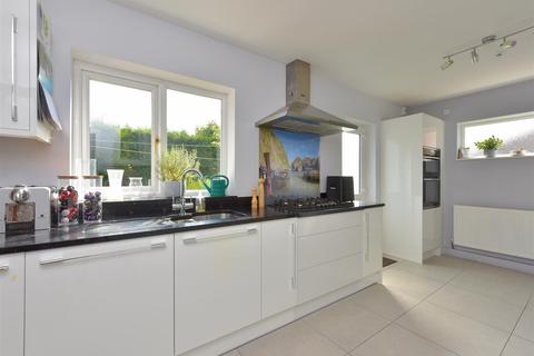 28 Gleneagles Drive, Sutton Coldfield, B75 6UN