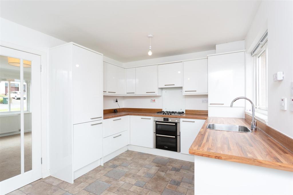 Allison Crescent, Perth 2 bed semidetached house £158,000