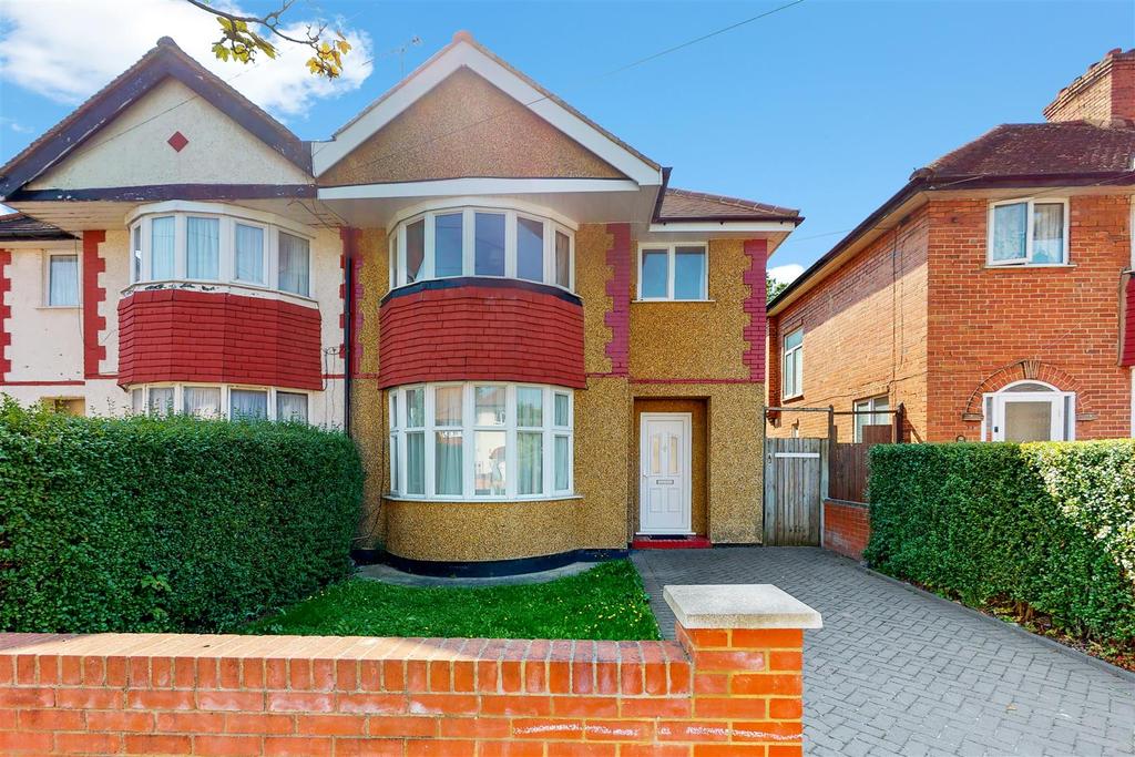 Medway Gardens, Wembley 3 bed semidetached house £600,000