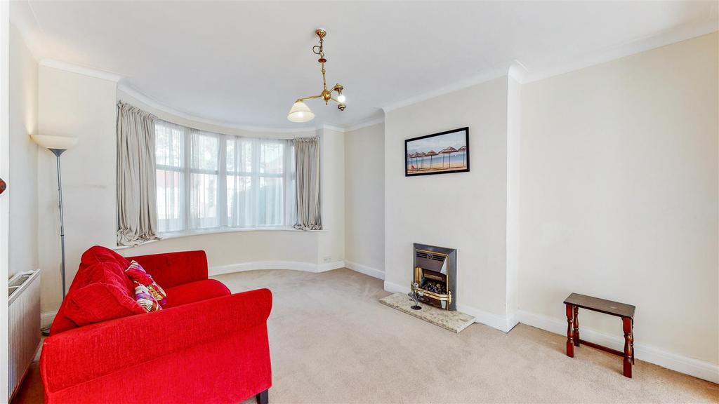 Medway Gardens, Wembley 3 bed semidetached house £600,000