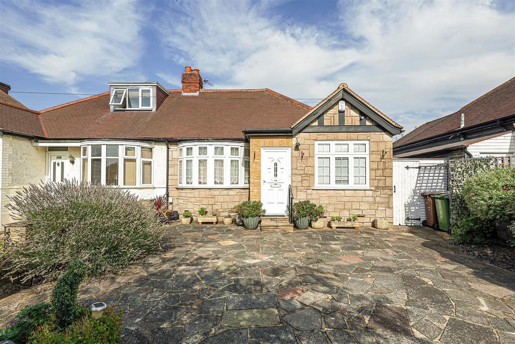 Seaforth Gardens, Epsom 2 bed semidetached bungalow £545,000