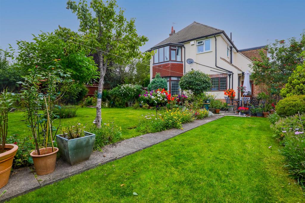 Welland Vale Road, Evington, Leicester 3 bed detached house £425,000