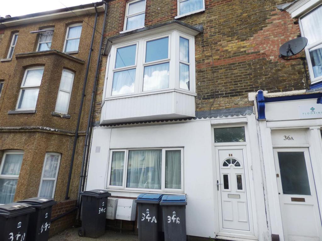 Cherry Tree Avenue, Dover 1 bed flat £575 pcm (£133 pw)