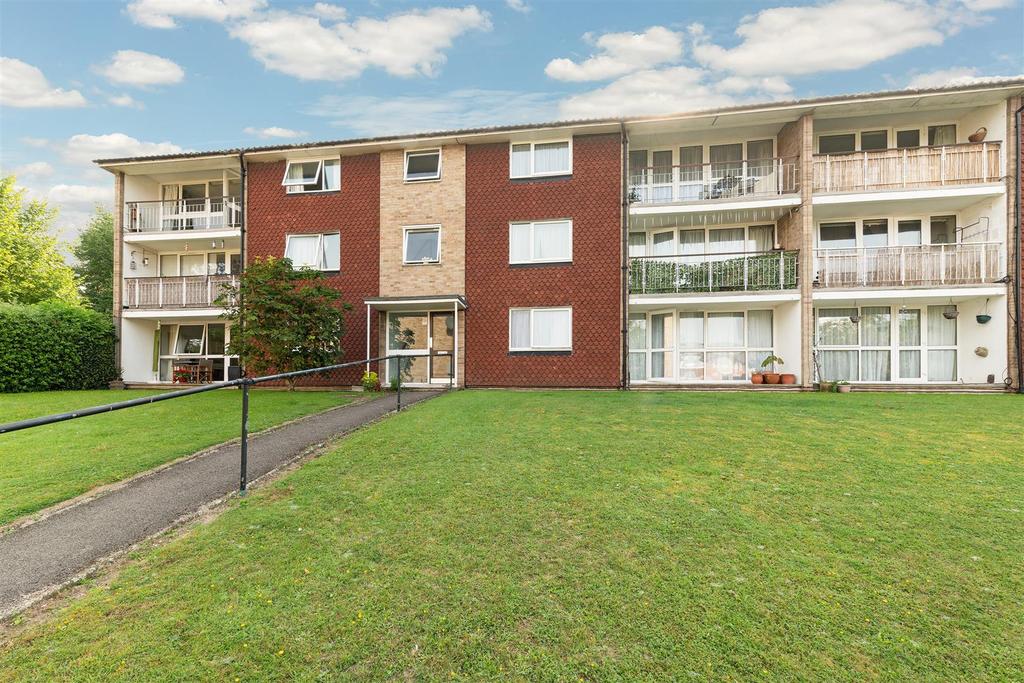 Basinghall Gardens, Sutton 2 bed apartment - £335,000