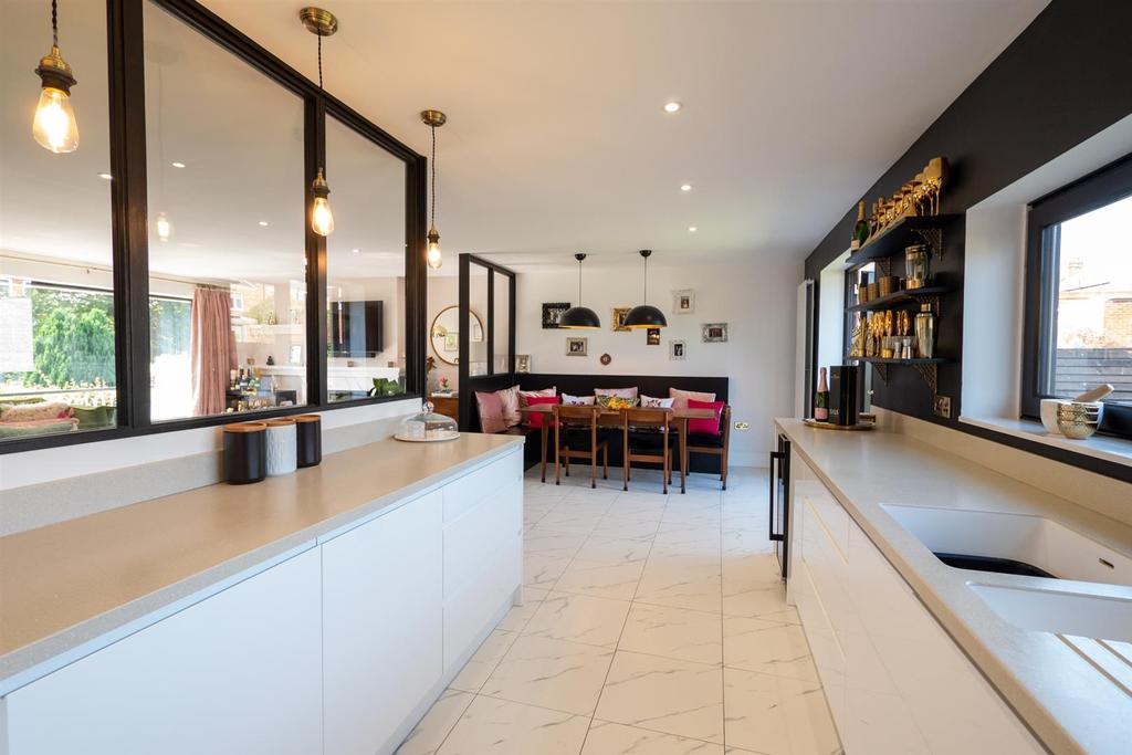 Kitchen / Breakfast Room