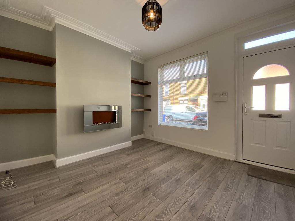 Barnsley Street, Offerton, Stockport, SK1 2 bed terraced house £775
