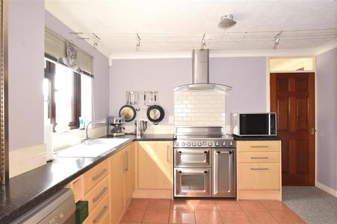 11 Honeypot Close, Rochester, ME2 3DU