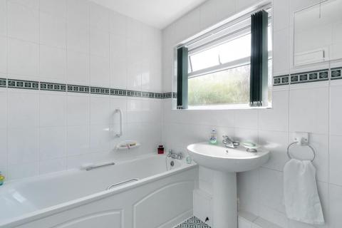 35 Holcombe Drive, Llandrindod Wells, LD1 6DN