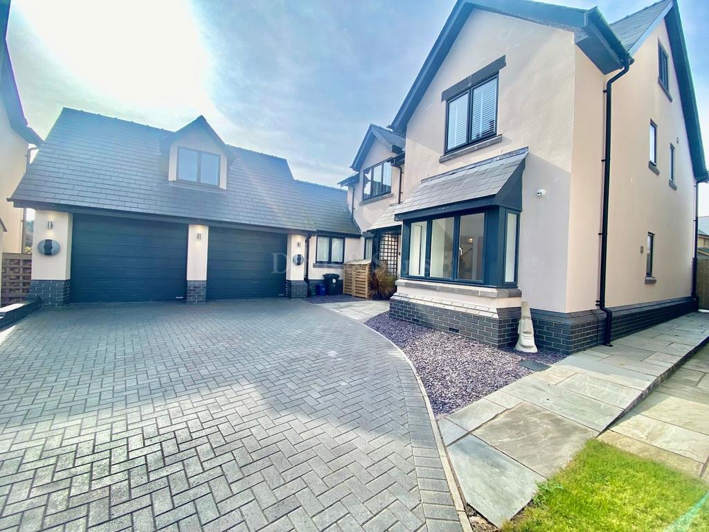 Penperlleni, Pontypool, Monmouthshire. NP4 0AJ 5 bed detached house to