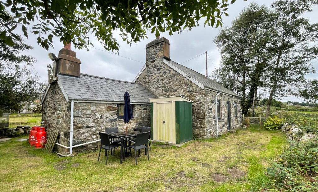 Nebo, Caernarfon, LL54 1 bed detached house £195,000