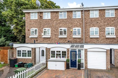 22 Ullswater Close, Bromley, BR1 4JF