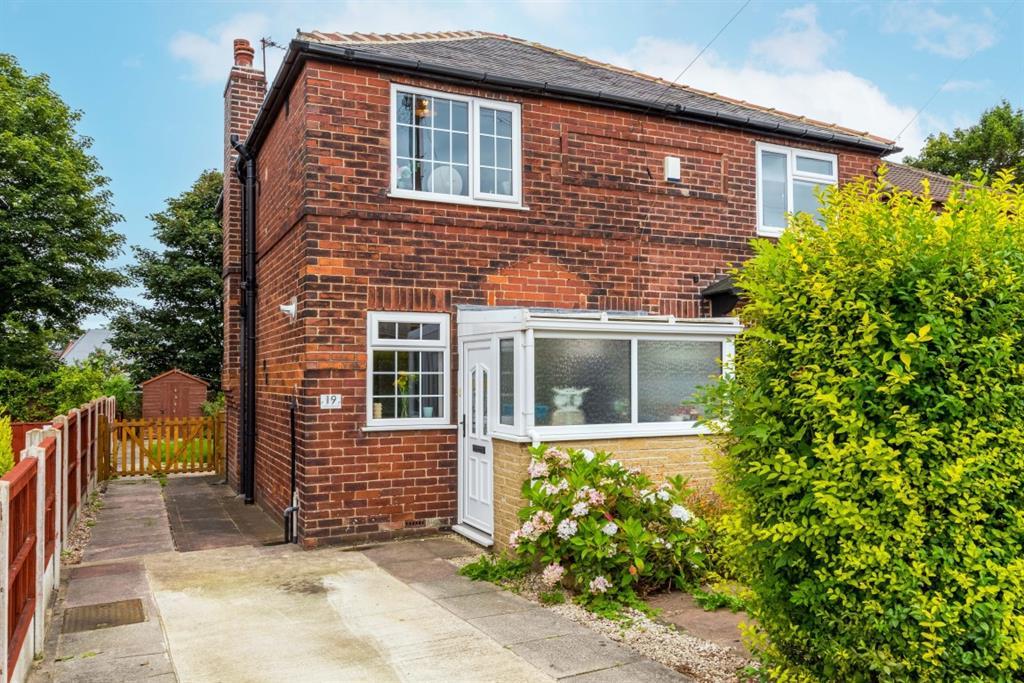 Lincroft Crescent, Bramley, LS13 2 bed semidetached house £190,000