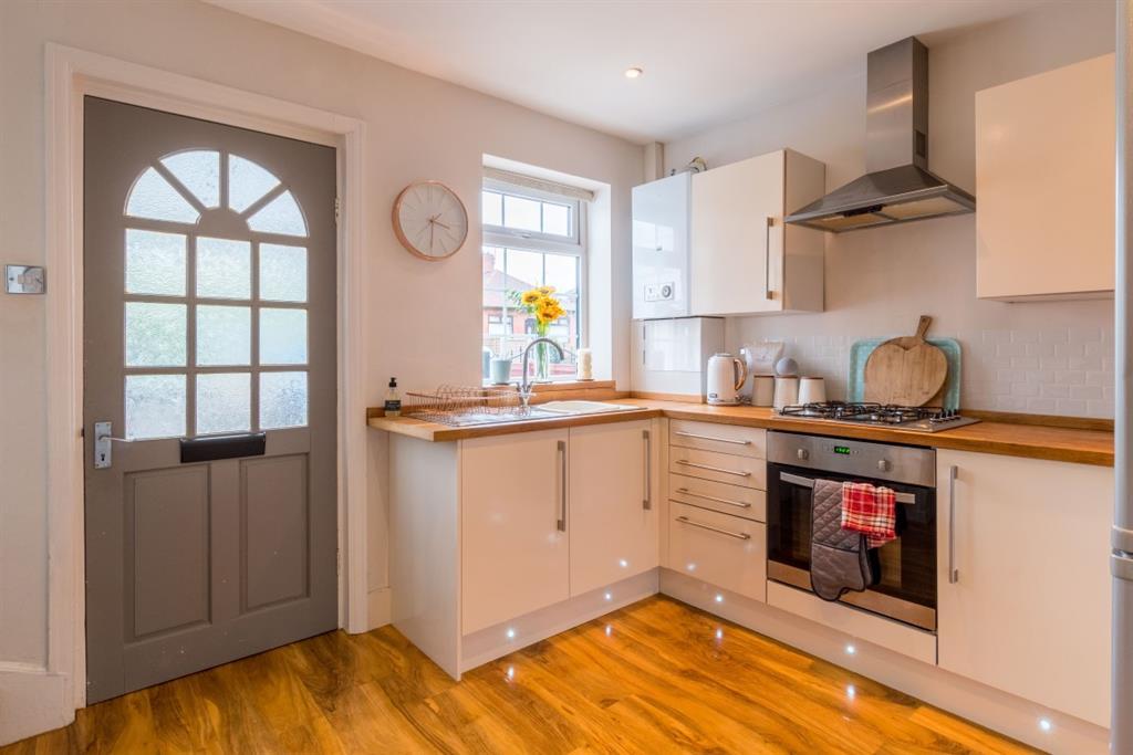 Lincroft Crescent, Bramley, LS13 2 bed semidetached house £190,000