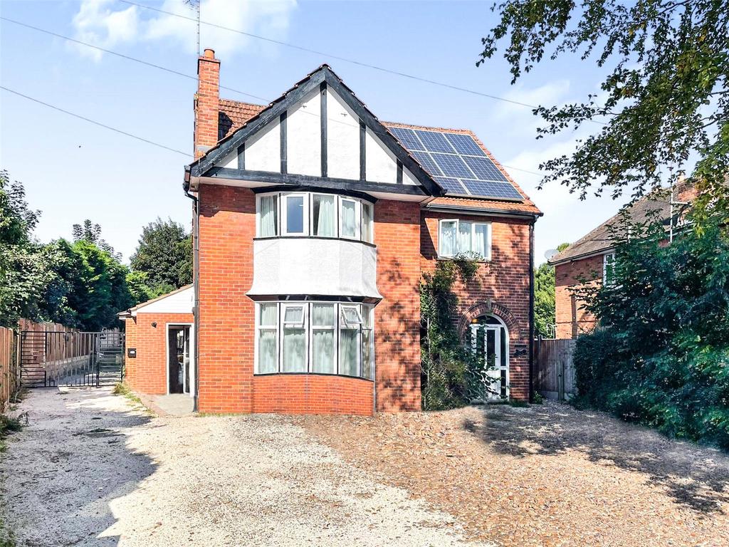 Kentwood Hill, Tilehurst, Reading, RG31 8 bed detached house £675,000