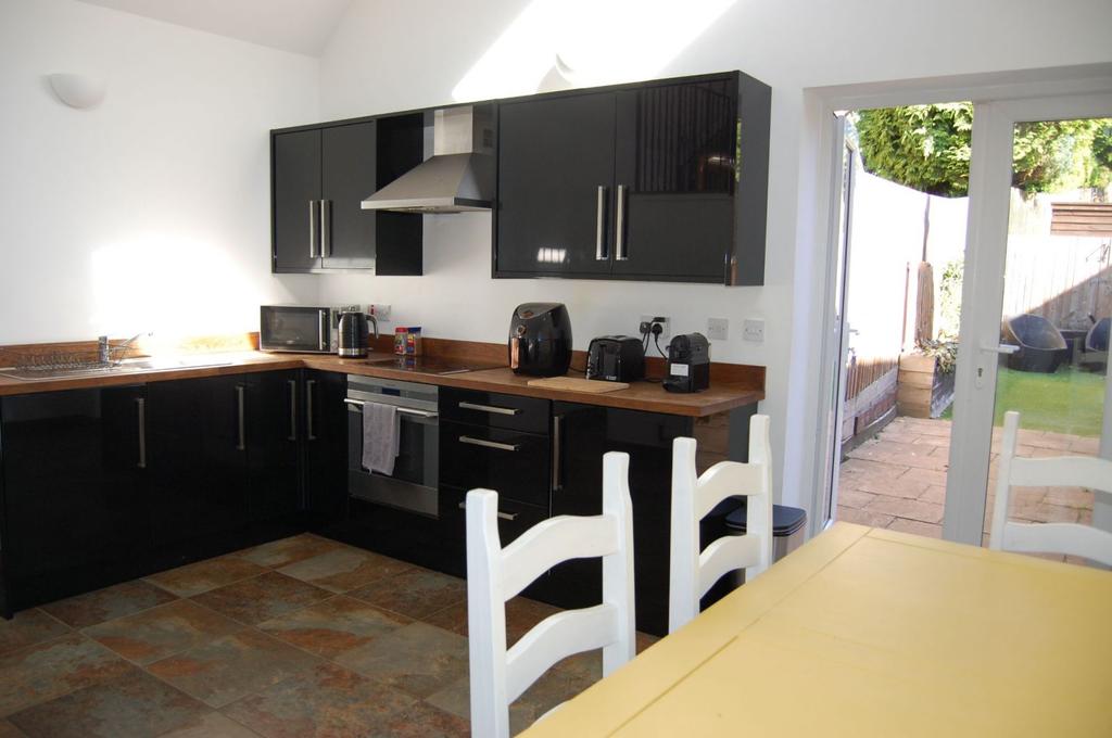 Kitchen / dining room