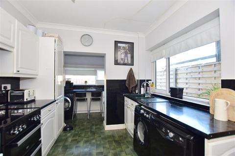 10 Hurst Road, Erith, DA8 3EG