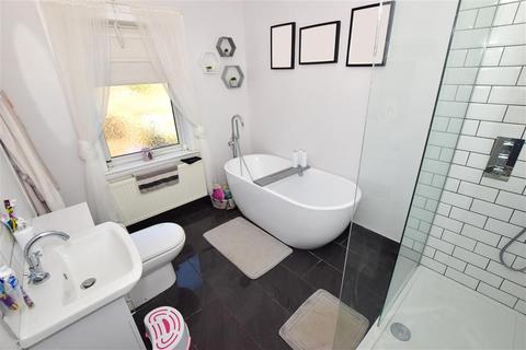10 Hurst Road, Erith, DA8 3EG