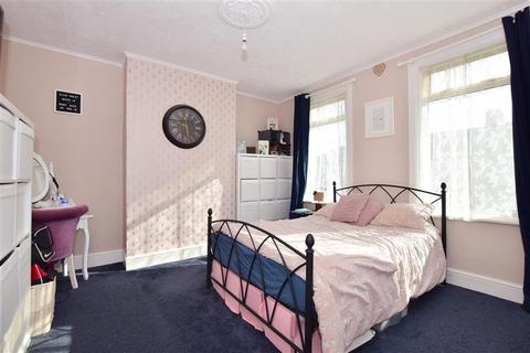 10 Hurst Road, Erith, DA8 3EG