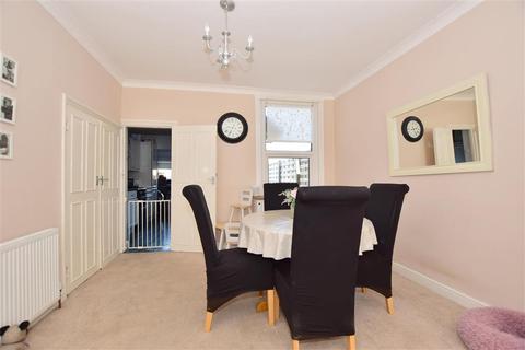 10 Hurst Road, Erith, DA8 3EG