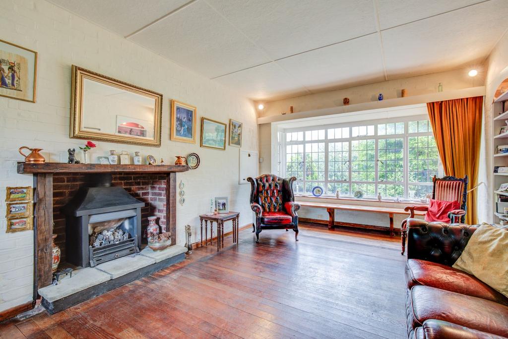 Chantry Avenue, BexhillonSea 2 bed detached house £400,000