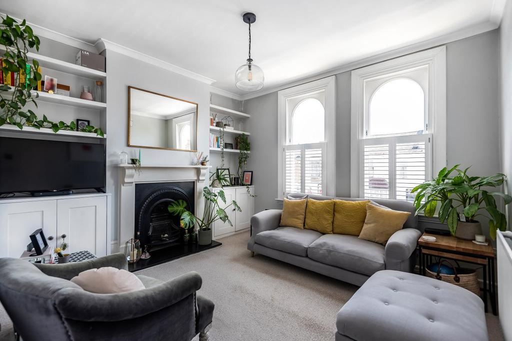 Henslowe Road, East Dulwich 2 bed flat £475,000