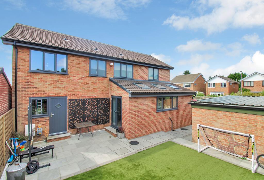 Cricketers Green, Yeadon, Leeds, LS19 7YS 4 bed detached house £549,950