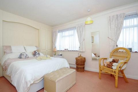 99 Weymouth Road, Hayes, UB4 8NJ