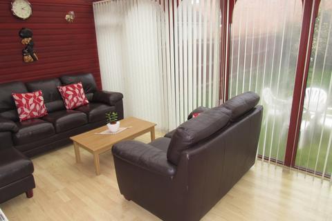 14 Springfield Mount, London, NW9 0SL