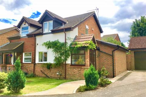 14 Airdrie Close, Hayes, UB4 9SR