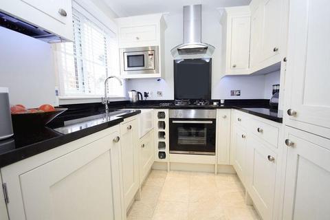 14 Airdrie Close, Hayes, UB4 9SR