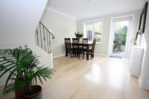 14 Airdrie Close, Hayes, UB4 9SR