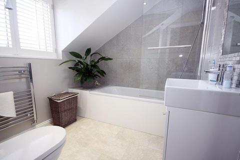 14 Airdrie Close, Hayes, UB4 9SR