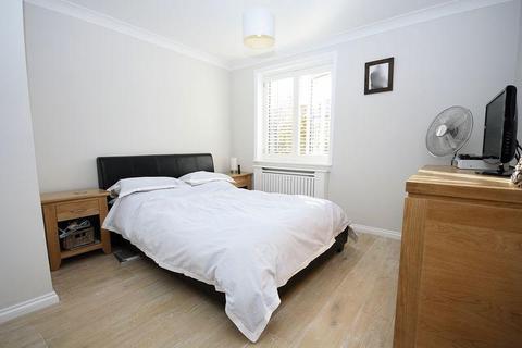 14 Airdrie Close, Hayes, UB4 9SR