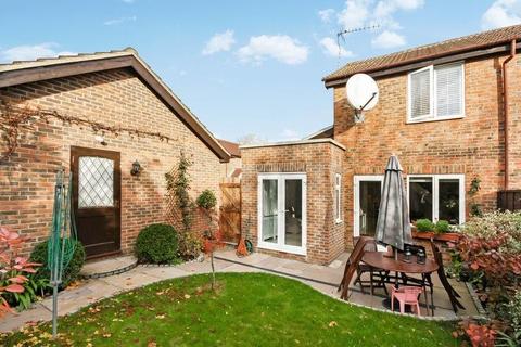 14 Airdrie Close, Hayes, UB4 9SR