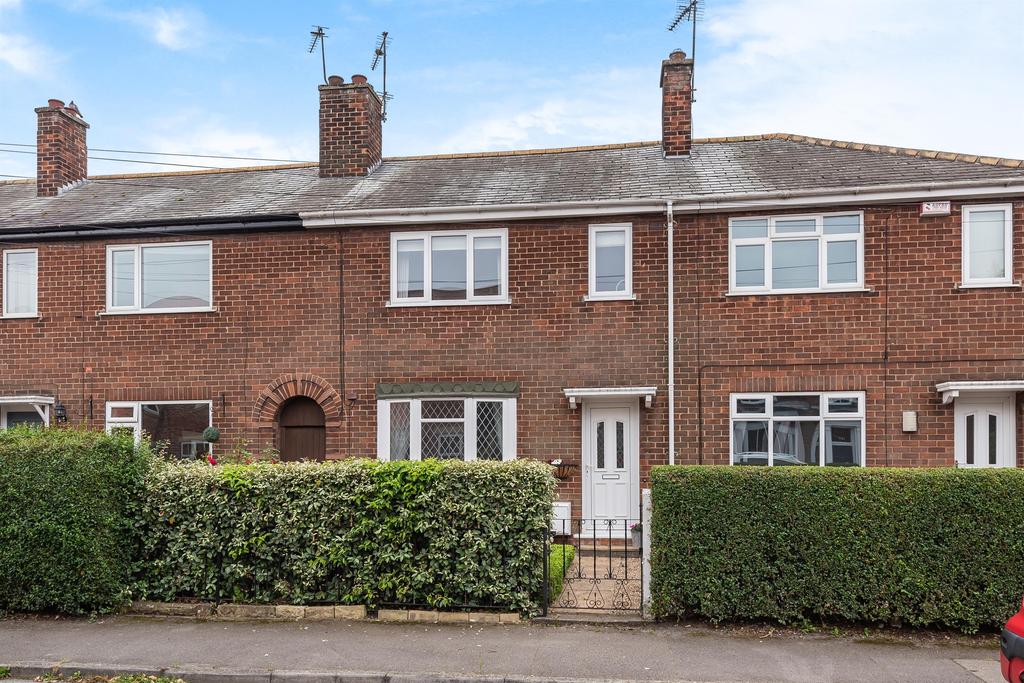 Waterside Road, Beverley, East Yorkshire, HU17 0PP 3 bed terraced house