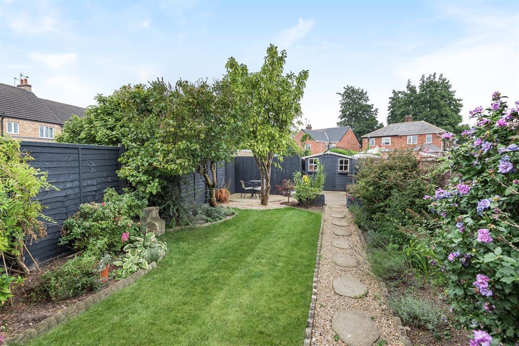 Waterside Road, Beverley, East Yorkshire, HU17 0PP 3 bed terraced house