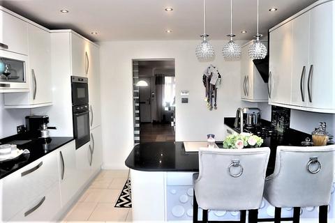 41 Ramulis Drive, Hayes, UB4 9PZ