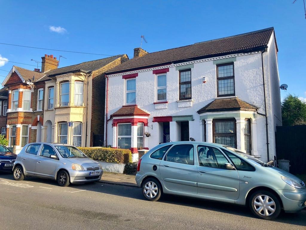 Cromwell Road, Hayes, UB3 3 bed semidetached house £425,000
