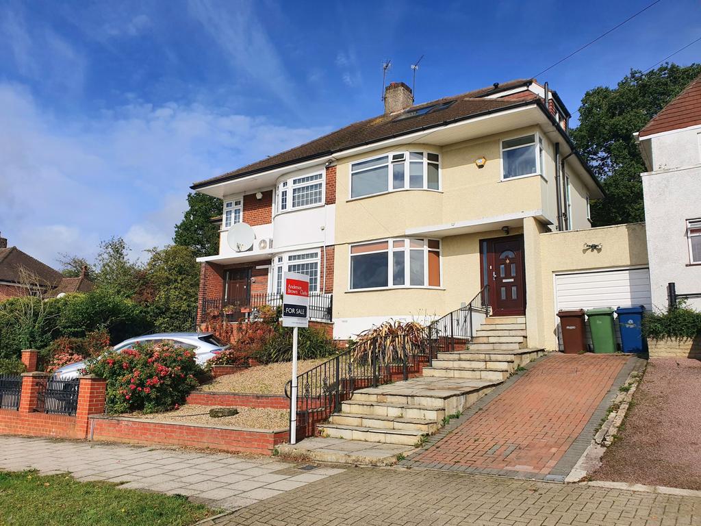 Vernon Drive, Stanmore, HA7 3 bed semidetached house £600,000