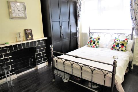 14 Fairfields Close, London, NW9 0PH