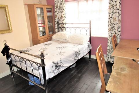 14 Fairfields Close, London, NW9 0PH