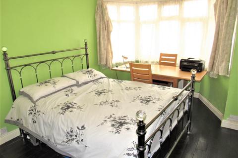 14 Fairfields Close, London, NW9 0PH