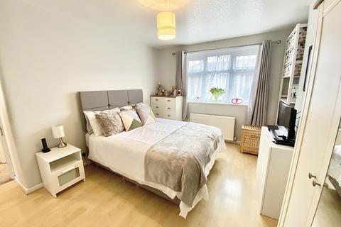 162 Abbots Road, Edgware, HA8 0SA