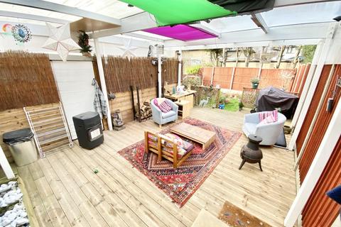 7 Fairfields Close, London, NW9 0PH